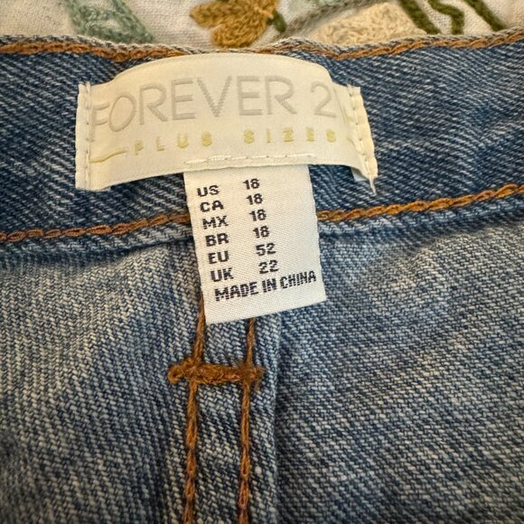 Forever 21+ Light Rinse Distressed Shorts w/Pink Sequined Stars Size 18 - Picture 10 of 10